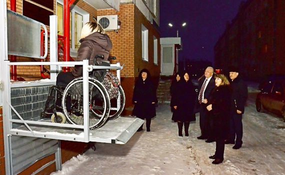 инвалиды, коляска