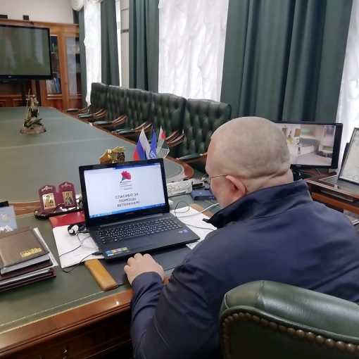 Владимир Семенов, красная гвоздика, компьютер