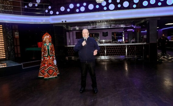 Владимир Семенов, сцена, фестиваль, национальности, венок дружбы