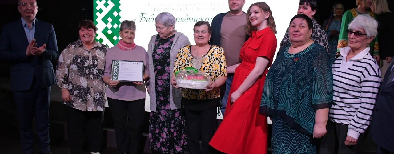 Барсово Сургутский район, Бабушка рядышком с дедушкой