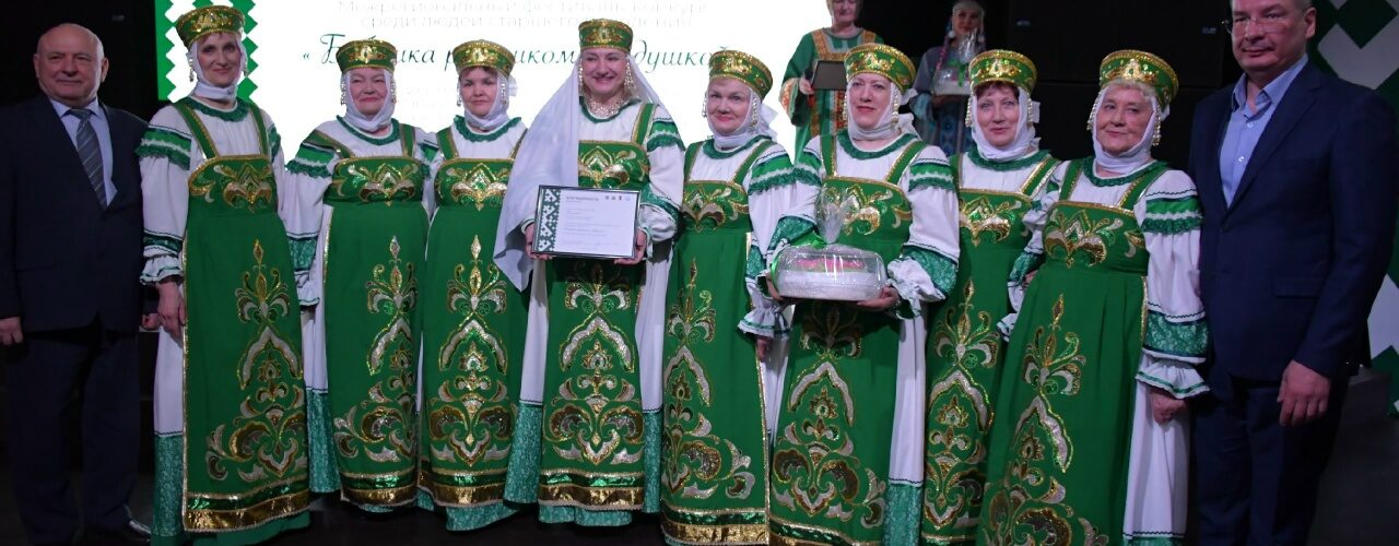 Белый Яр Сургутский район, Бабушка рядышком с дедушкой