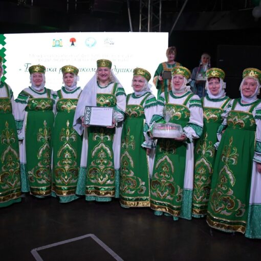 Белый Яр Сургутский район, Бабушка рядышком с дедушкой