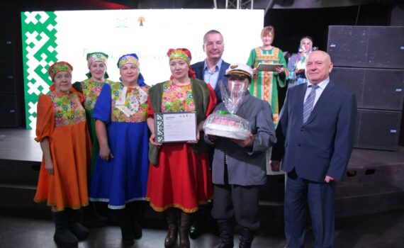 Чеускино, Бабушка рядышком с дедушкой