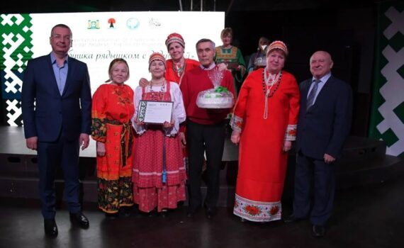 Ханты-Мансийск Бабушка рядышком с дедушкой