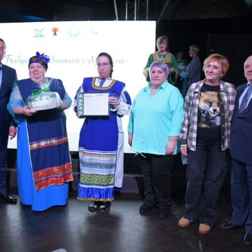 Каркатеевы, Бабушка рядышком с дедушкой