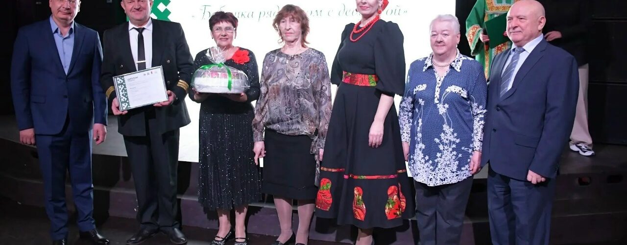 Нефтеюганск, Бабушка рядышком с дедушкой