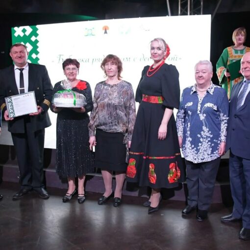 Нефтеюганск, Бабушка рядышком с дедушкой