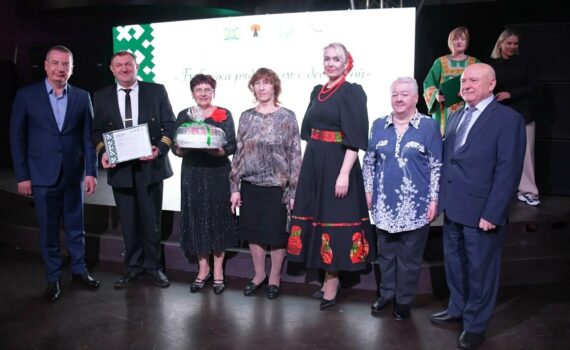 Нефтеюганск, Бабушка рядышком с дедушкой