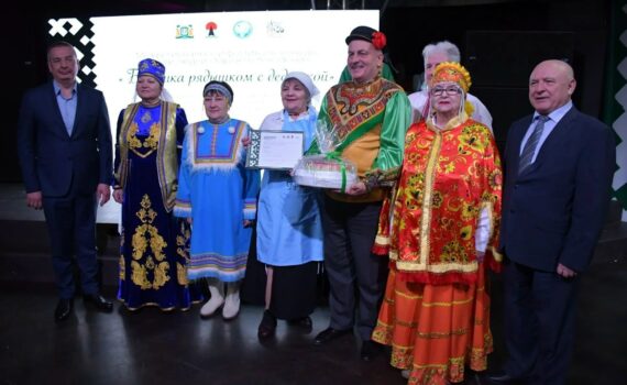 Пойковский, Бабушка рядышком с дедушкой