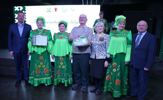 Пыть-Ях, Бабушка рядышком с дедушкой