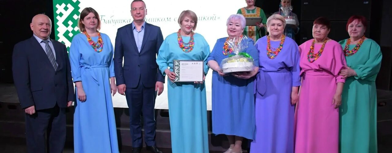 Сентябрьский, Бабушка рядышком с дедушкой