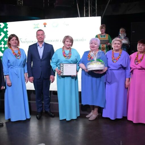 Сентябрьский, Бабушка рядышком с дедушкой