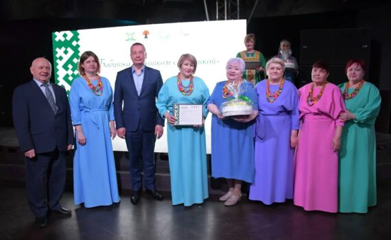 Сентябрьский, Бабушка рядышком с дедушкой