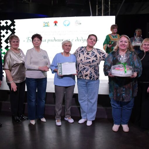 Солнечный Сургутский район, Бабушка рядышком с дедушкой