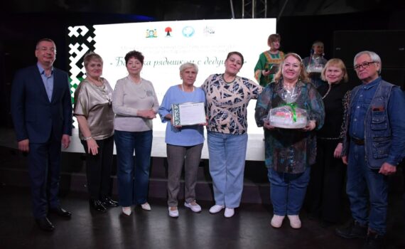 Солнечный Сургутский район, Бабушка рядышком с дедушкой