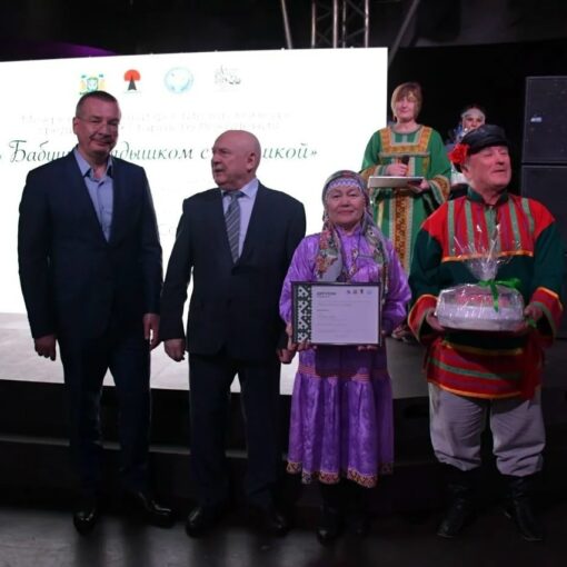 с.п.Русскинская, Сургутский район, Бабушка рядышком с дедушкой